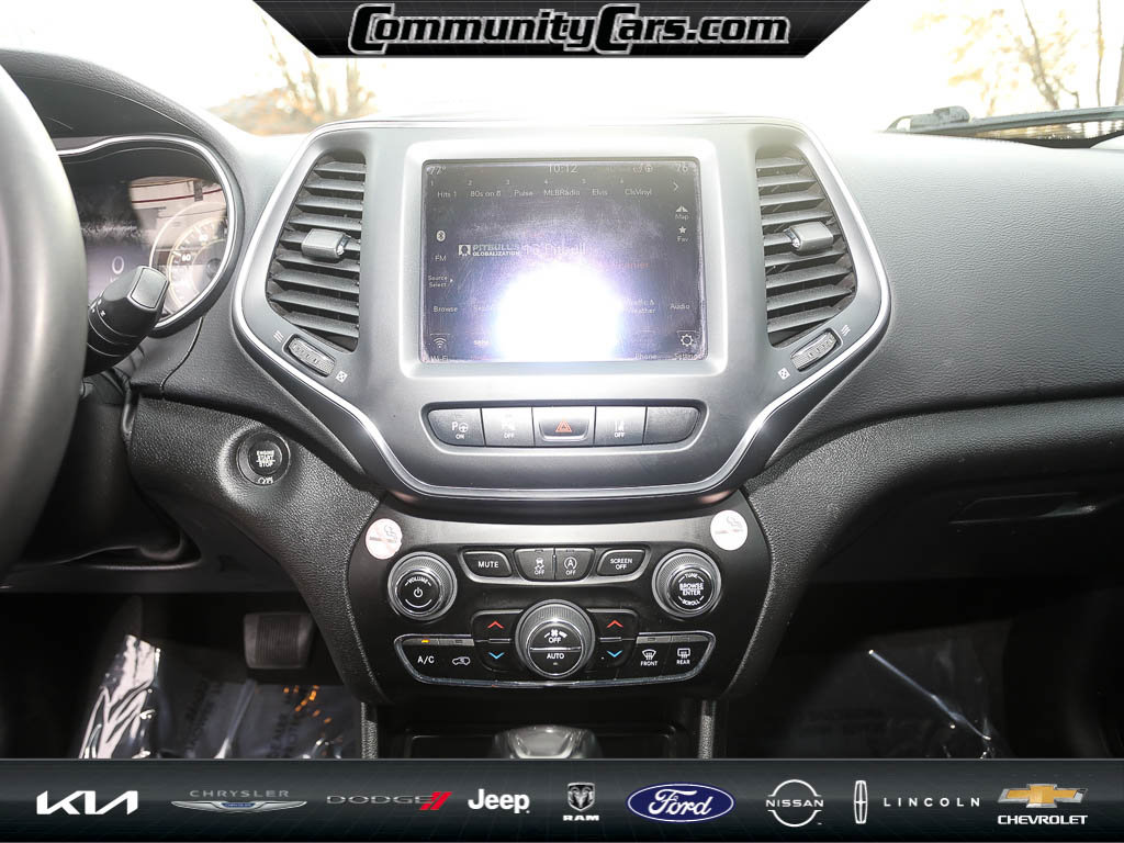 Used 2023 Jeep Cherokee Altitude Lux image 16