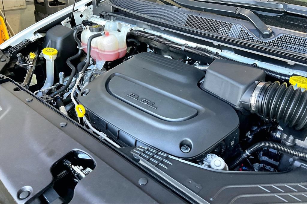 Used 2025 Chrysler Pacifica Limited FWD image 30