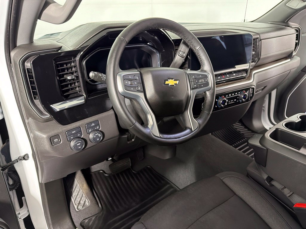 Used 2023 Chevrolet Silverado 1500 LT AWD/4WD image 9