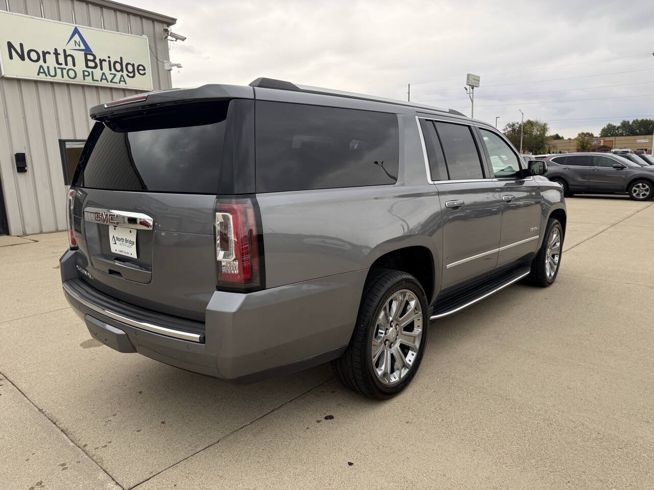 Used 2018 GMC Yukon XL Denali w/ Open Road Package AWD/4WD image 4