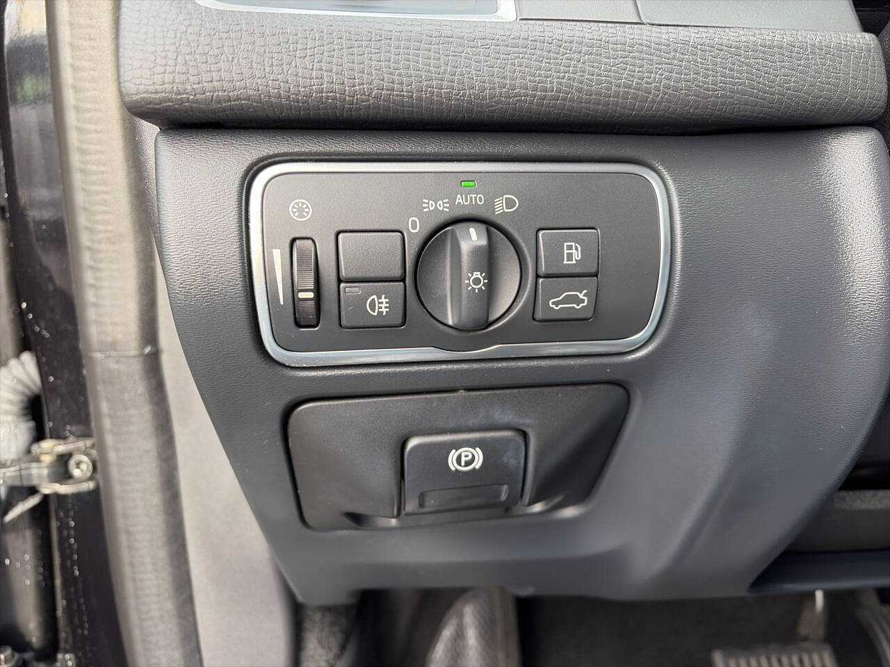 Used 2016 Volvo XC60 T5 Premier image 36