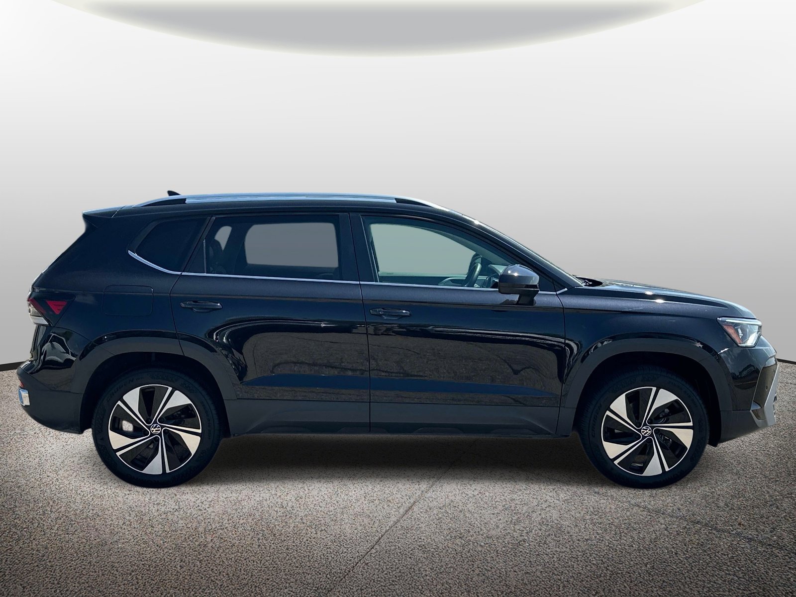 Used 2025 Volkswagen Taos SE w/ Panoramic Sunroof Package AWD/4WD image 5