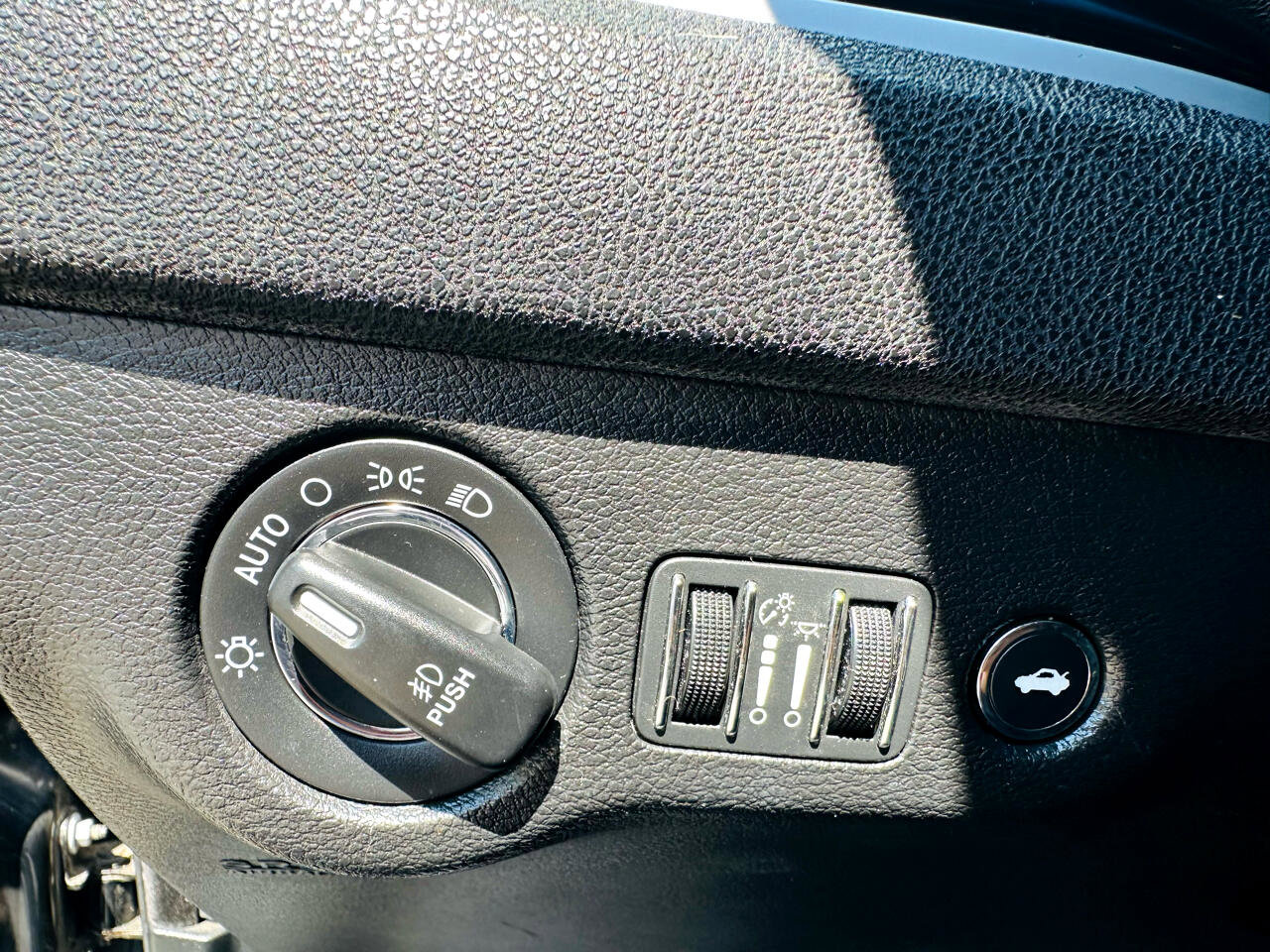 Used 2019 Chrysler 300 S image 22