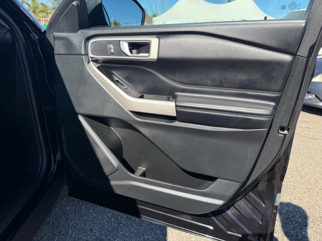 Used 2022 Ford Explorer XLT image 19