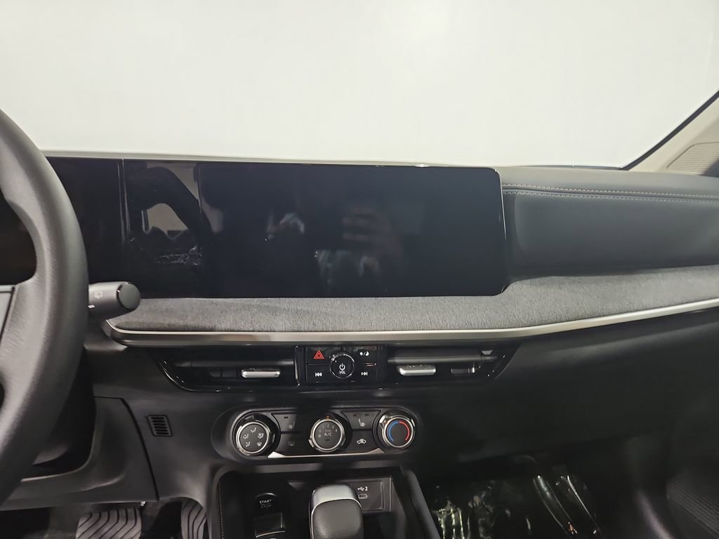 New 2025 Nissan Kicks SV w/ SV Premium Package image 18