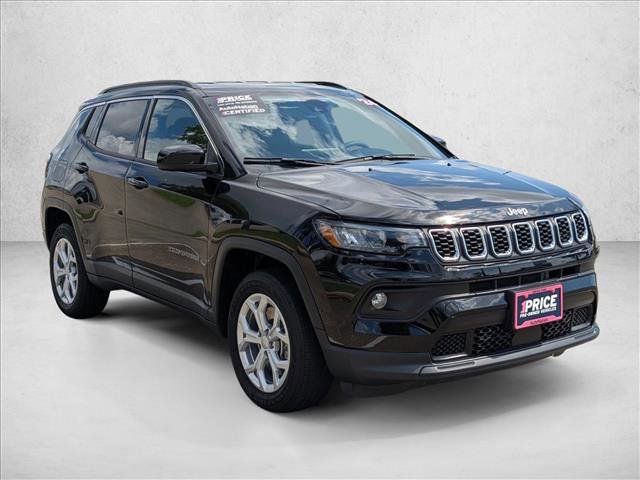 Used 2024 Jeep Compass Latitude image 3