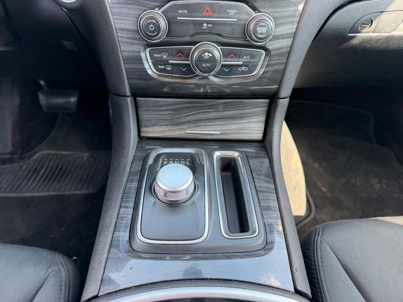 Used 2018 Chrysler 300 Touring image 15