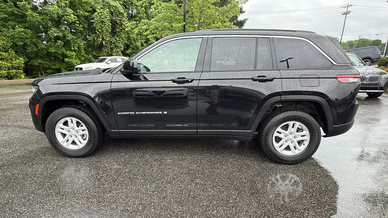Used 2024 Jeep Grand Cherokee Laredo w/ Luxury Tech Group I AWD/4WD image 11