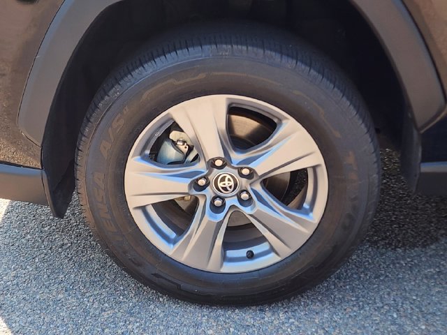 Used 2023 Toyota RAV4 XLE w/ Convenience Package AWD/4WD image 17