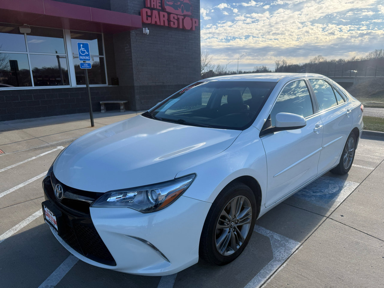 Used 2017 Toyota Camry XLE image 2