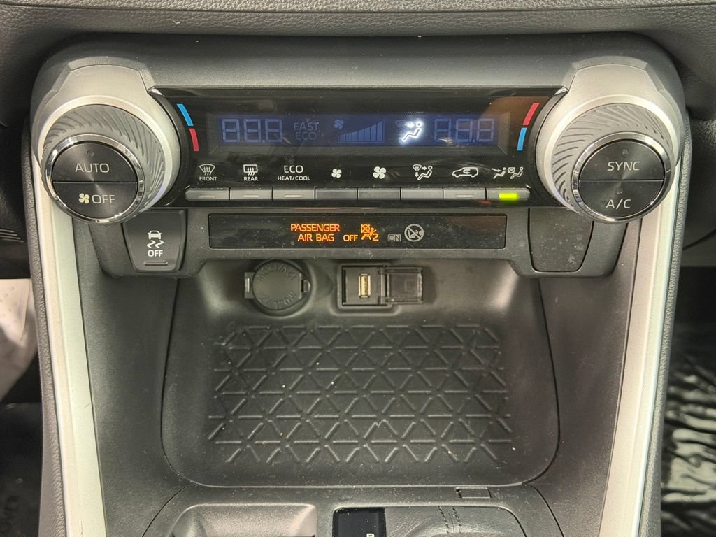 Used 2021 Toyota RAV4 XLE w/ Carpet Mat Package (TMS) AWD/4WD image 35