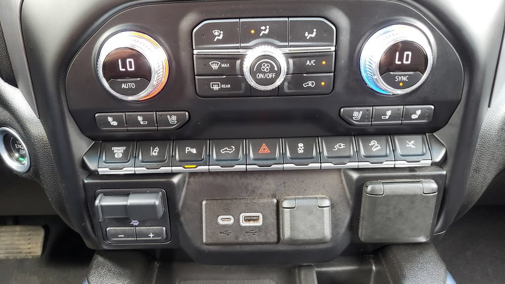 Used 2021 GMC Sierra 2500 Denali w/ Denali Black Diamond Edition AWD/4WD image 35