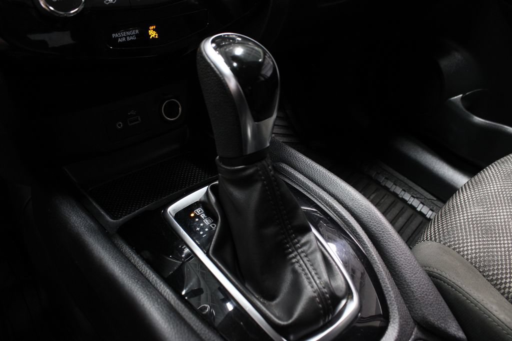 Certified 2022 Nissan Rogue Sport SV AWD/4WD image 30