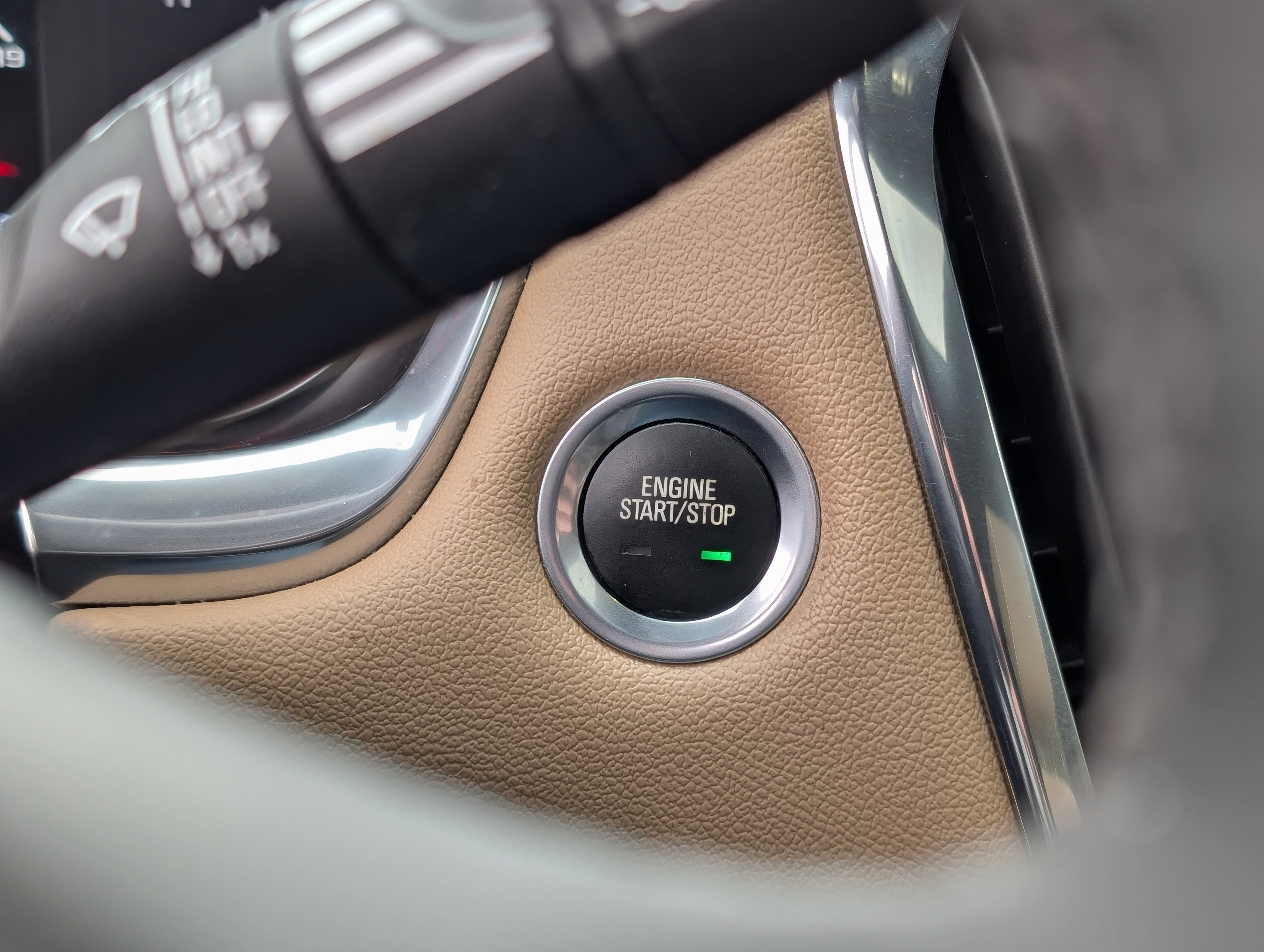 Used 2023 Chevrolet Traverse Premier image 20