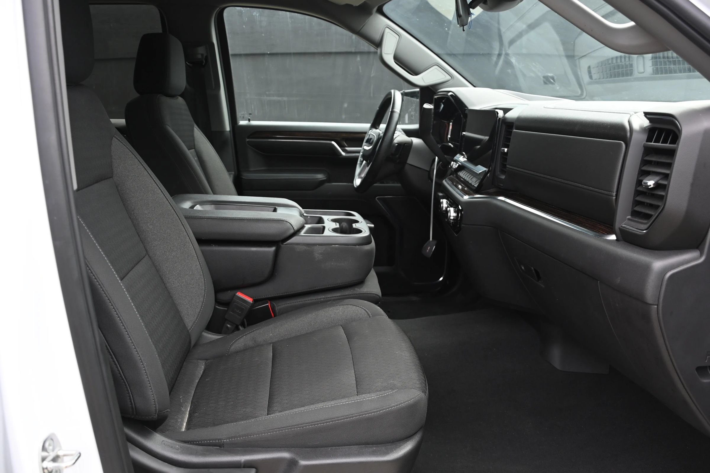 Used 2024 GMC Sierra 1500 SLE w/ Preferred Package RWD image 12