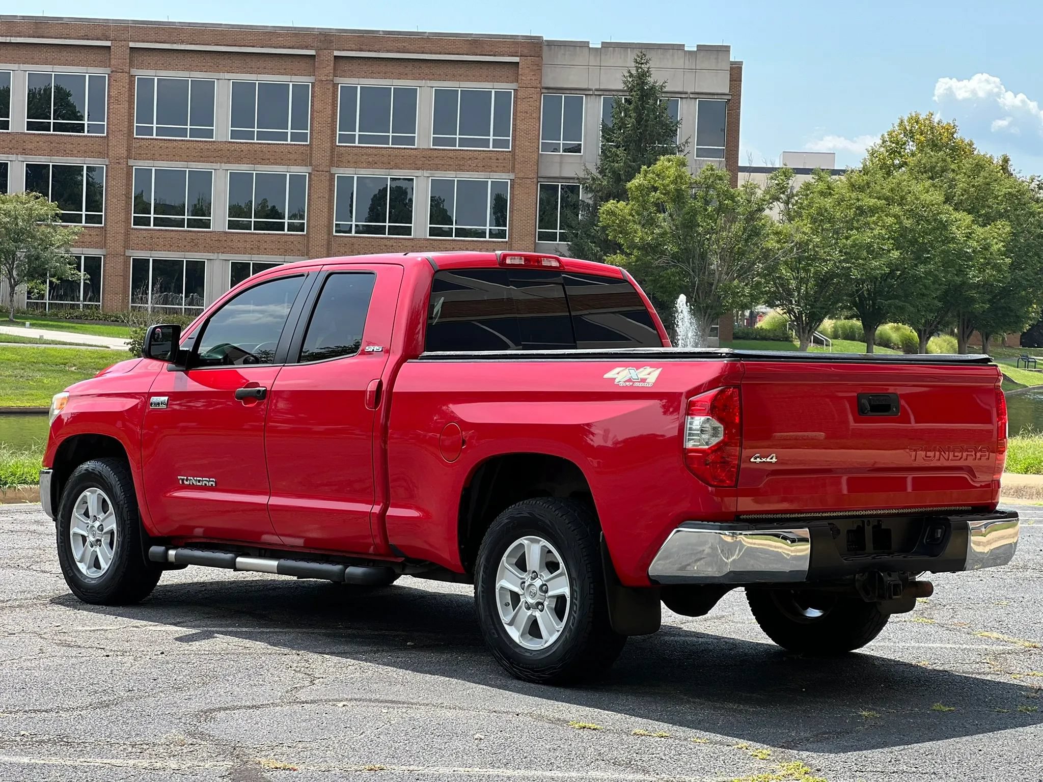 Used 2015 Toyota Tundra SR5 AWD/4WD image 3