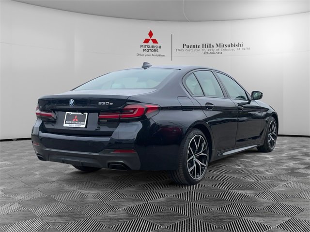 Used 2022 BMW 530e w/ M Sport Package image 4