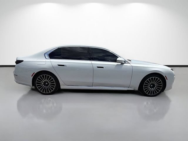 Used 2025 BMW i7 eDrive50 w/ Premium Package RWD image 2