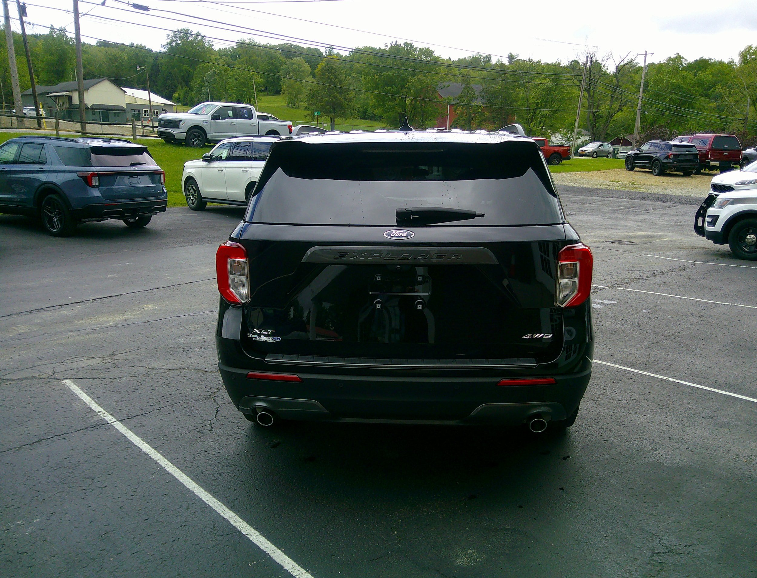 Used 2022 Ford Explorer XLT w/ Equipment Group 202A AWD/4WD image 7
