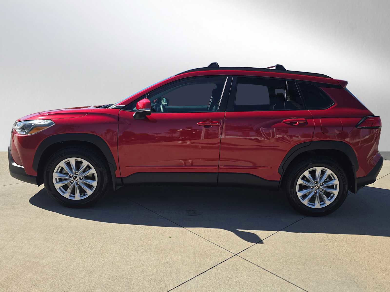 Used 2023 Toyota Corolla Cross LE image 6