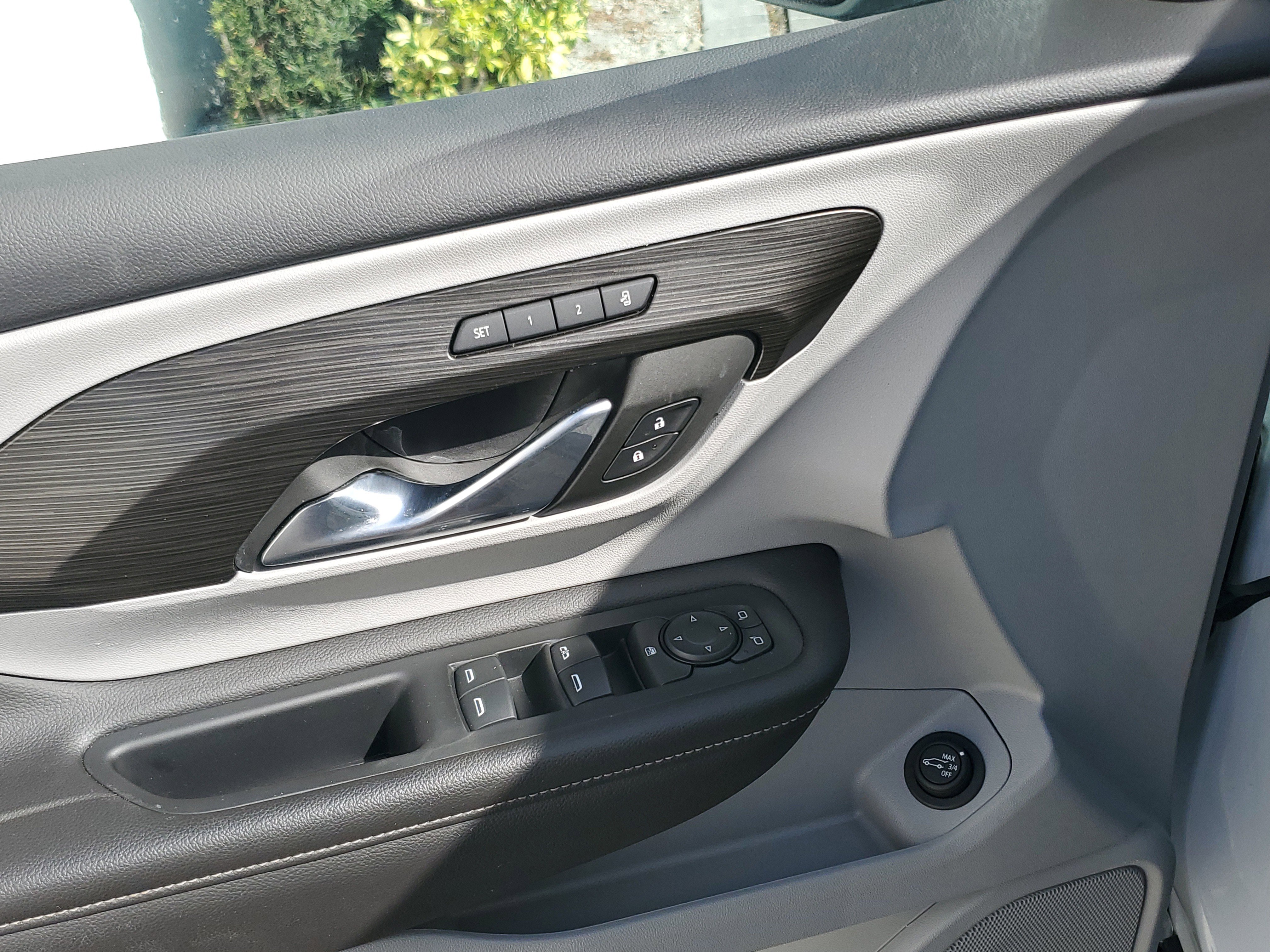 Used 2022 GMC Terrain SLT w/ Infotainment Package II image 22