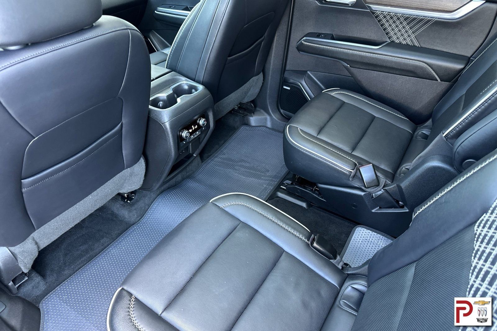 Used 2024 GMC Acadia Denali image 13