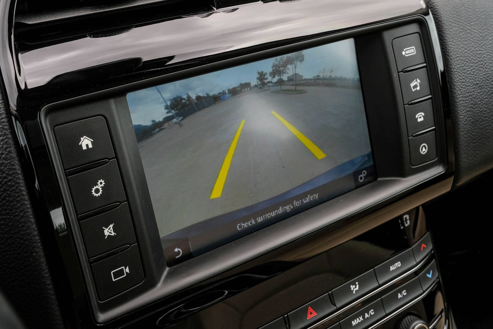 Used 2017 Jaguar XE RWD image 22