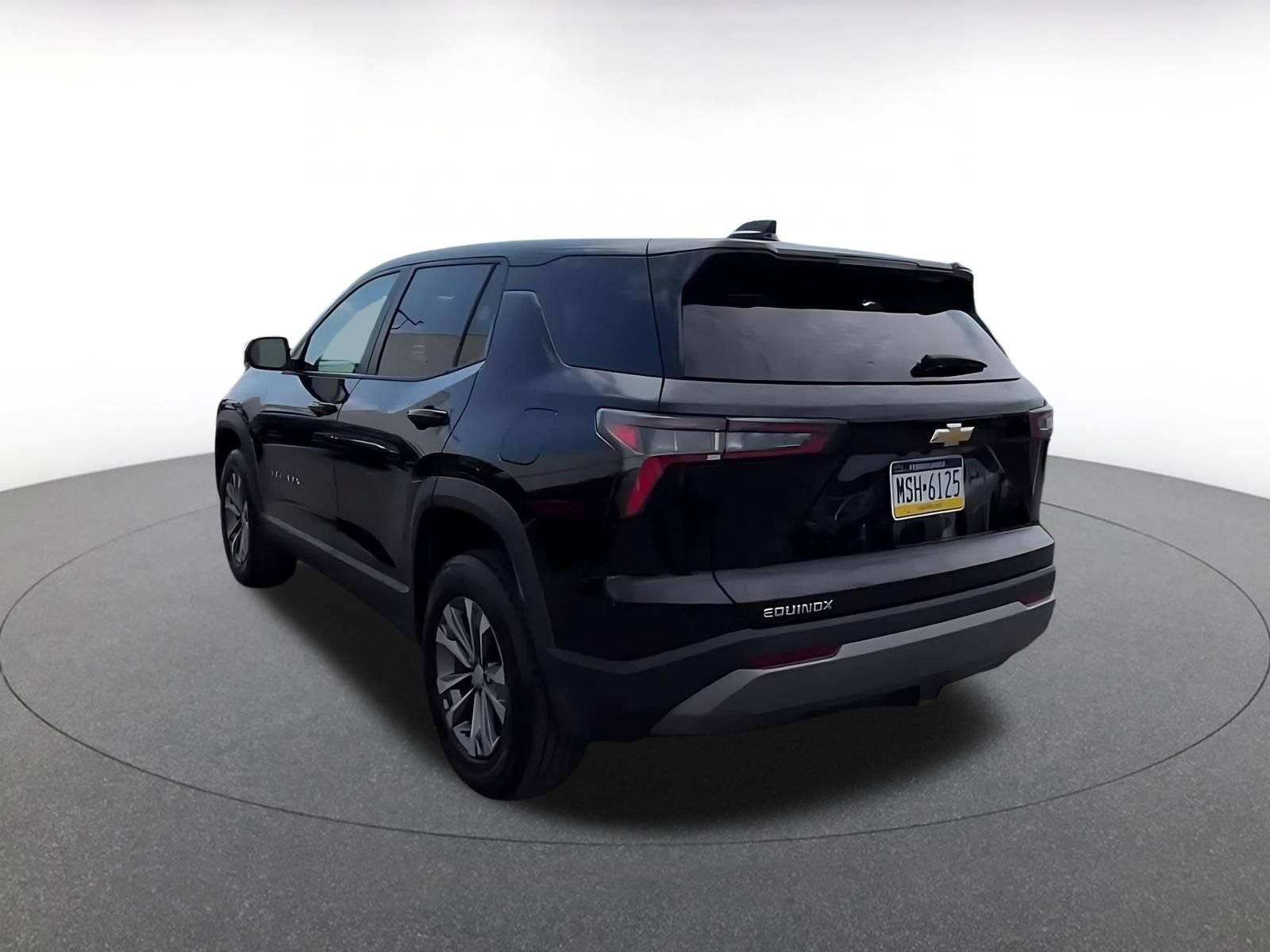 Used 2025 Chevrolet Equinox LT FWD image 11