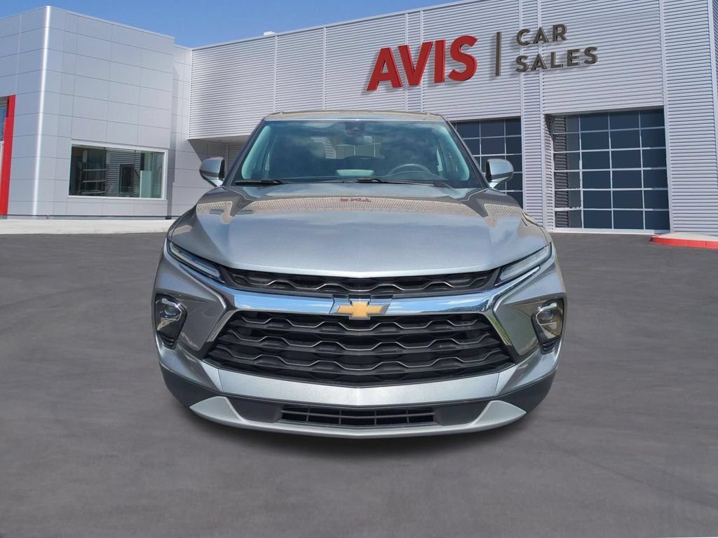 Used 2025 Chevrolet Blazer LT FWD image 2