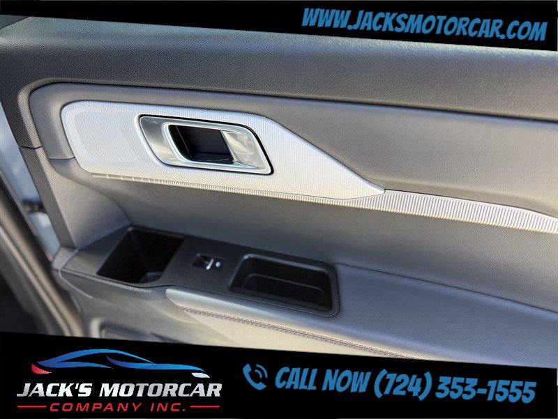 Used 2025 Ford Explorer Active w/ Active Comfort Package AWD/4WD image 21