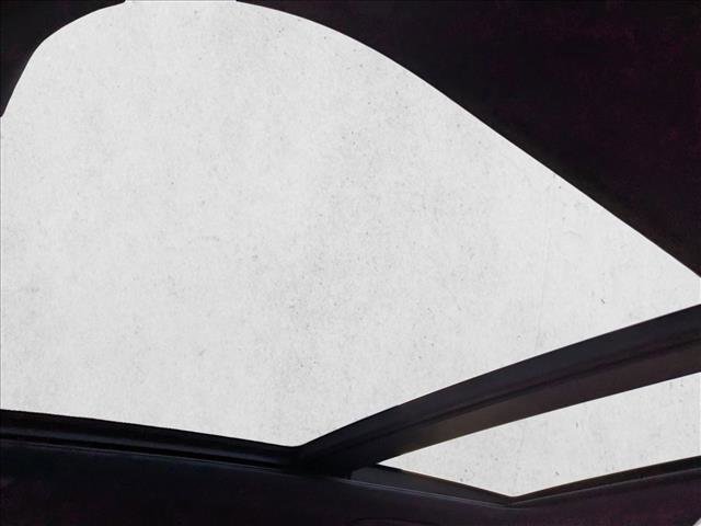 Used 2025 Mercedes-Benz GLC 300 4MATIC image 18