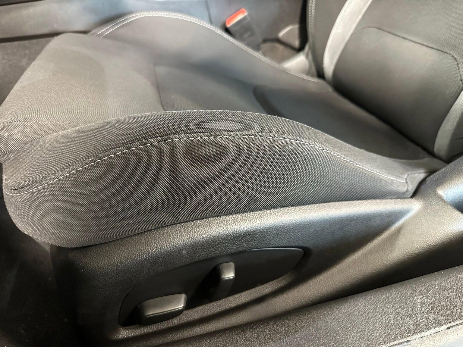 Used 2023 Chevrolet Camaro LT RWD image 13