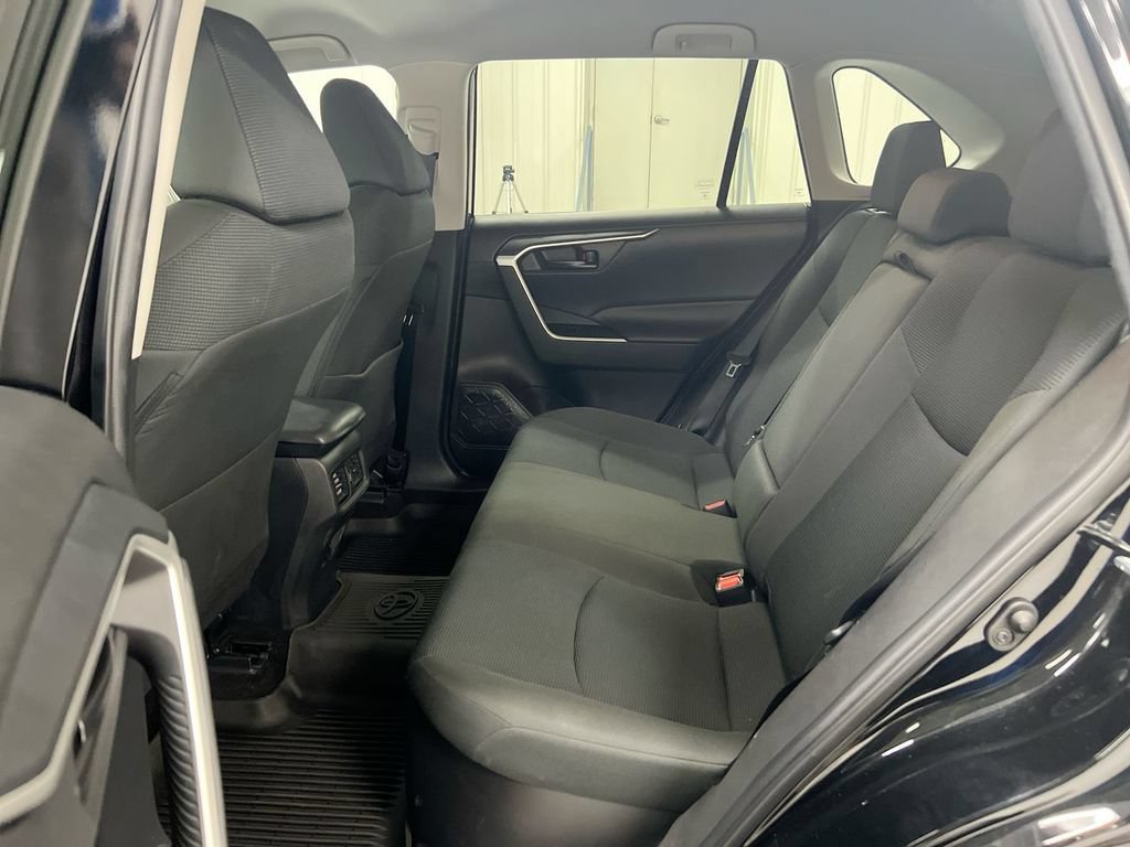 Used 2021 Toyota RAV4 LE AWD/4WD image 22
