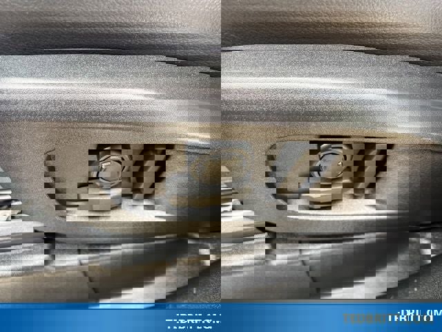 Used 2024 Land Rover Defender 110 SE image 41