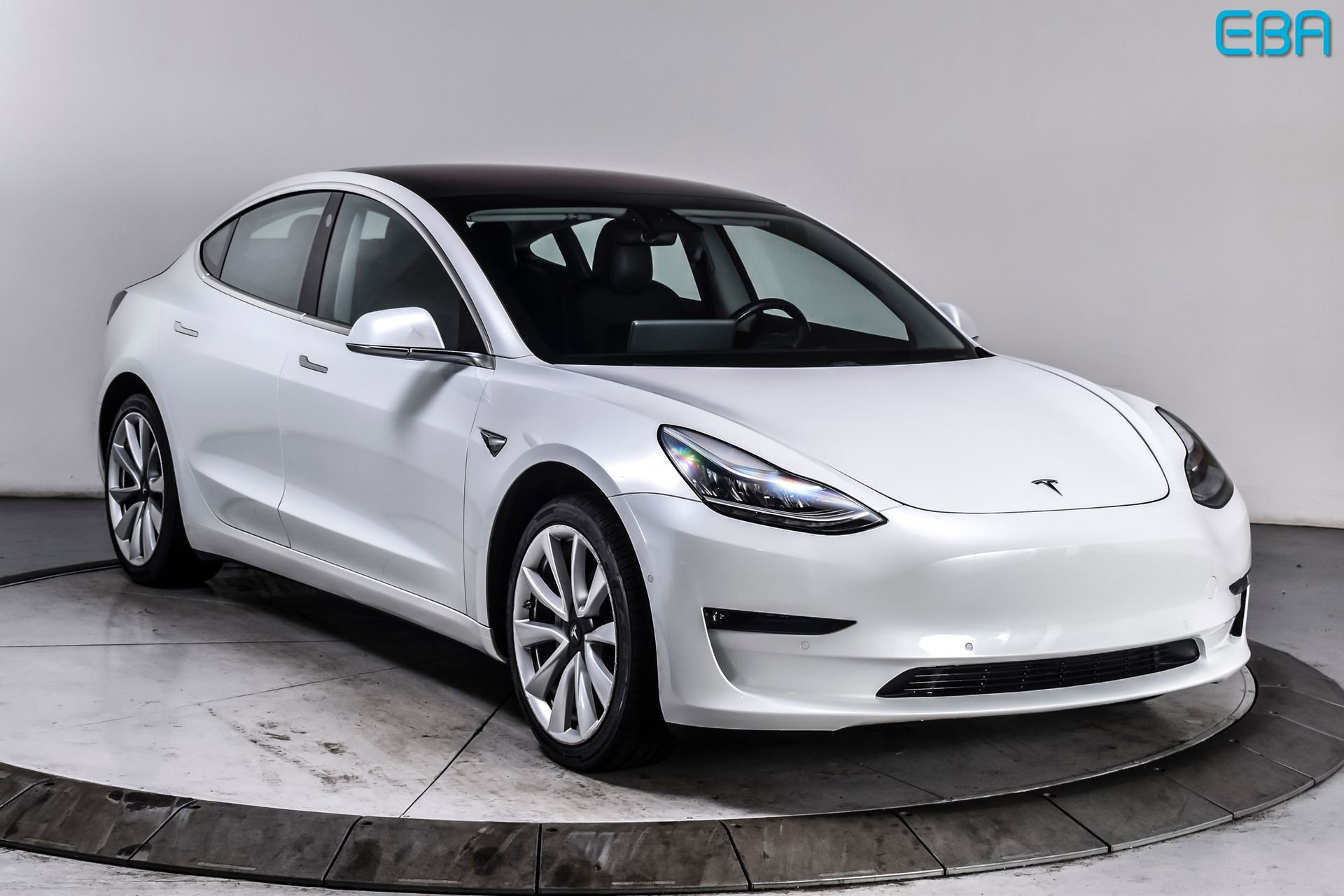Used 2019 Tesla Model 3 Standard Range Plus image 1