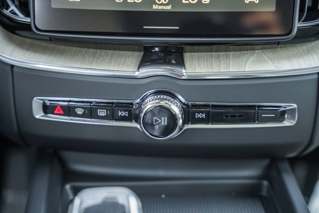New 2027 Volvo XC60 B5 Plus AWD/4WD image 24