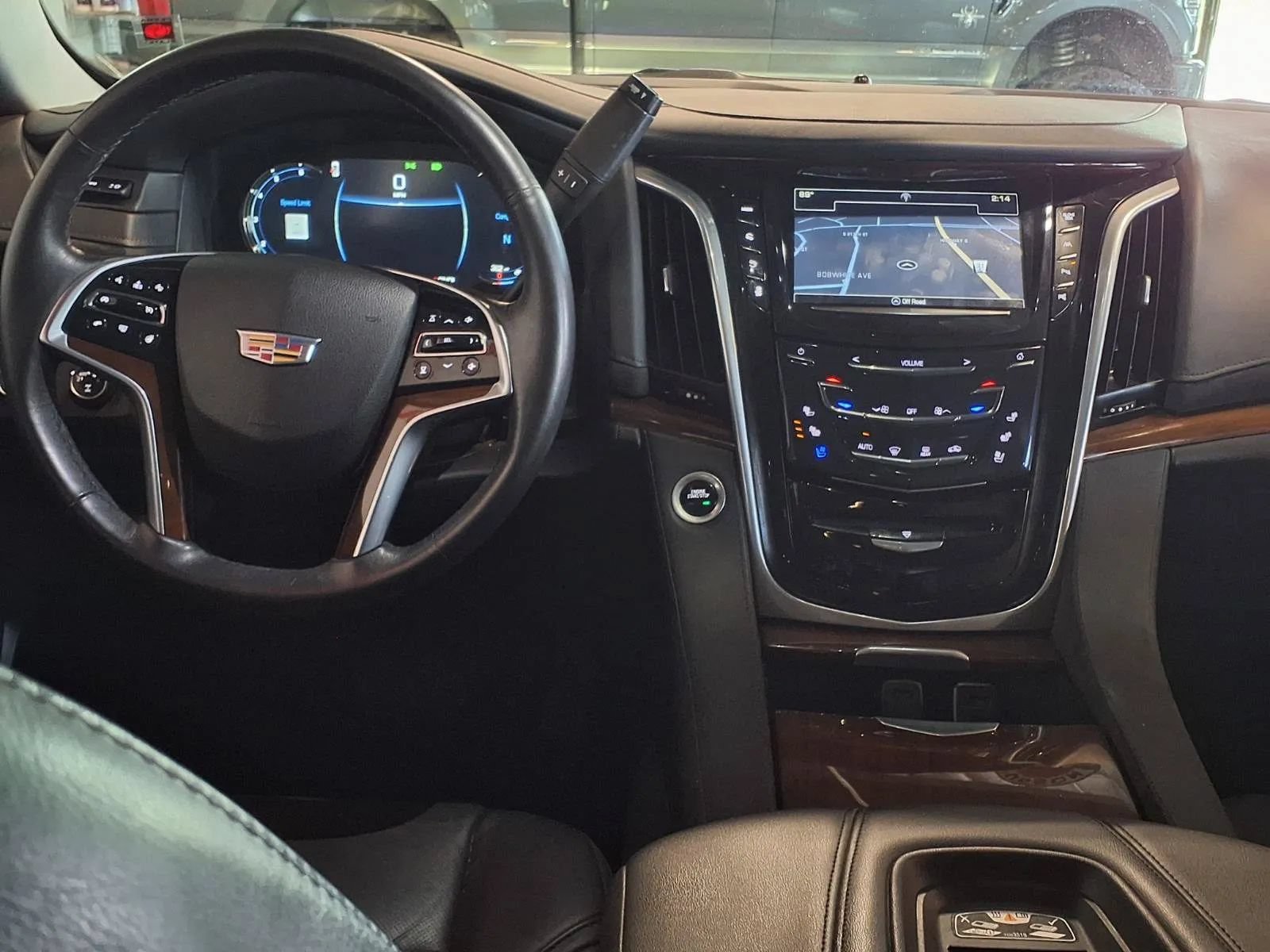 Used 2020 Cadillac Escalade Luxury w/ Escalade Sport Edition AWD/4WD image 19