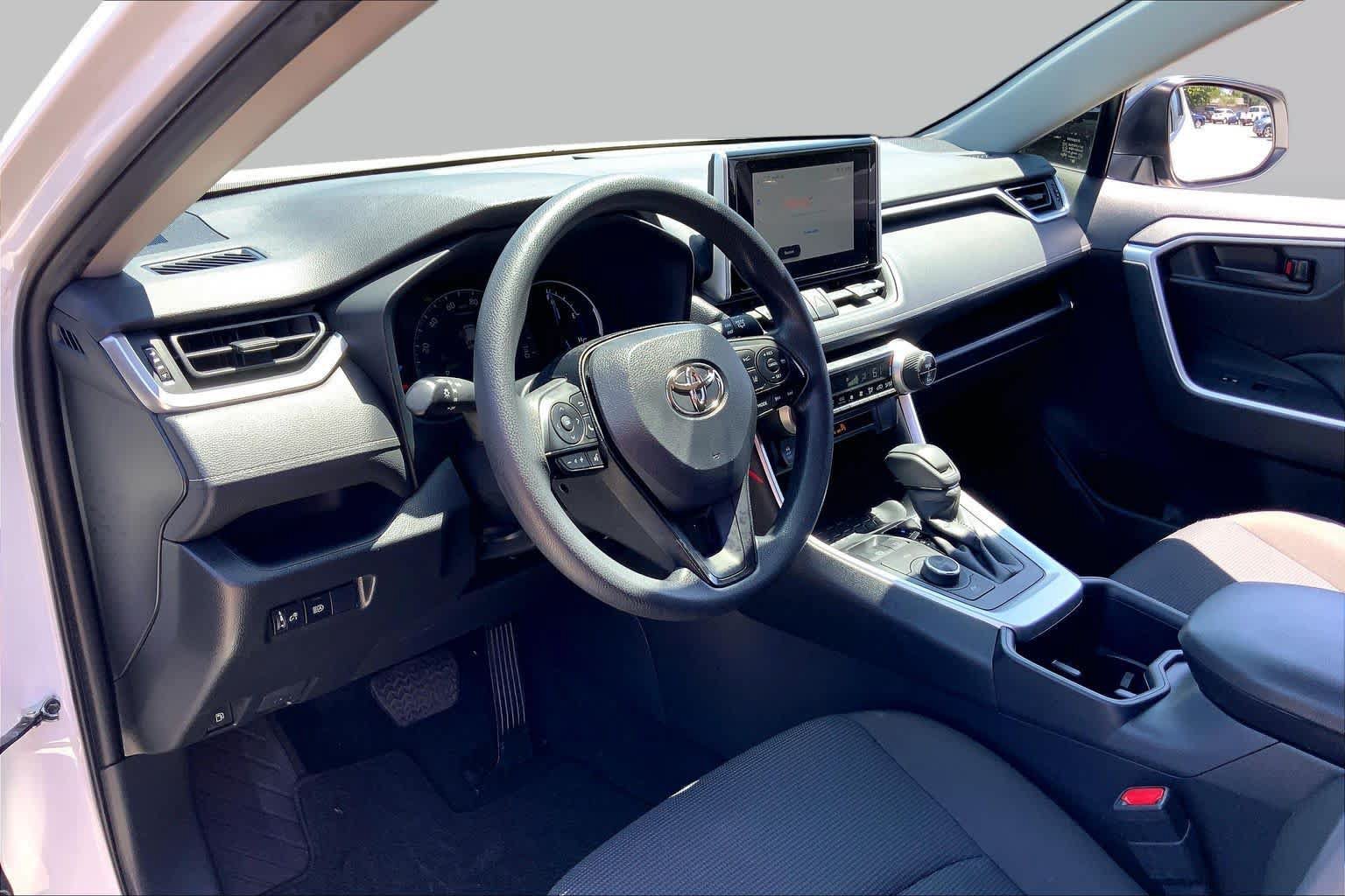Used 2025 Toyota RAV4 LE AWD/4WD image 17