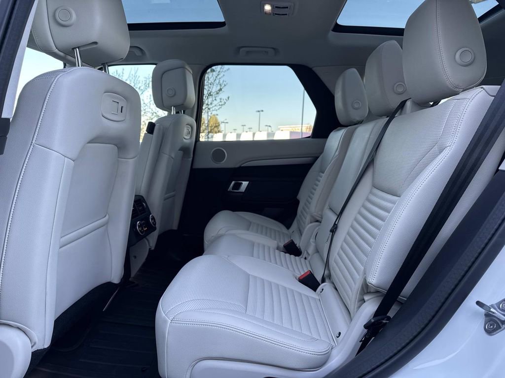 Certified 2025 Land Rover Discovery Dynamic SE AWD/4WD image 13