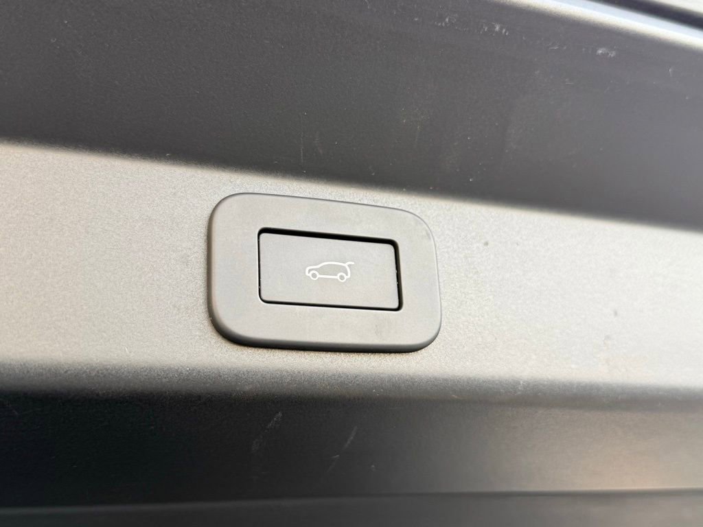 Used 2025 Land Rover Range Rover Sport SE image 44