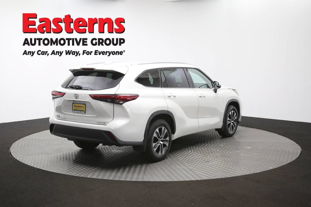 Used 2021 Toyota Highlander XLE AWD/4WD image 42