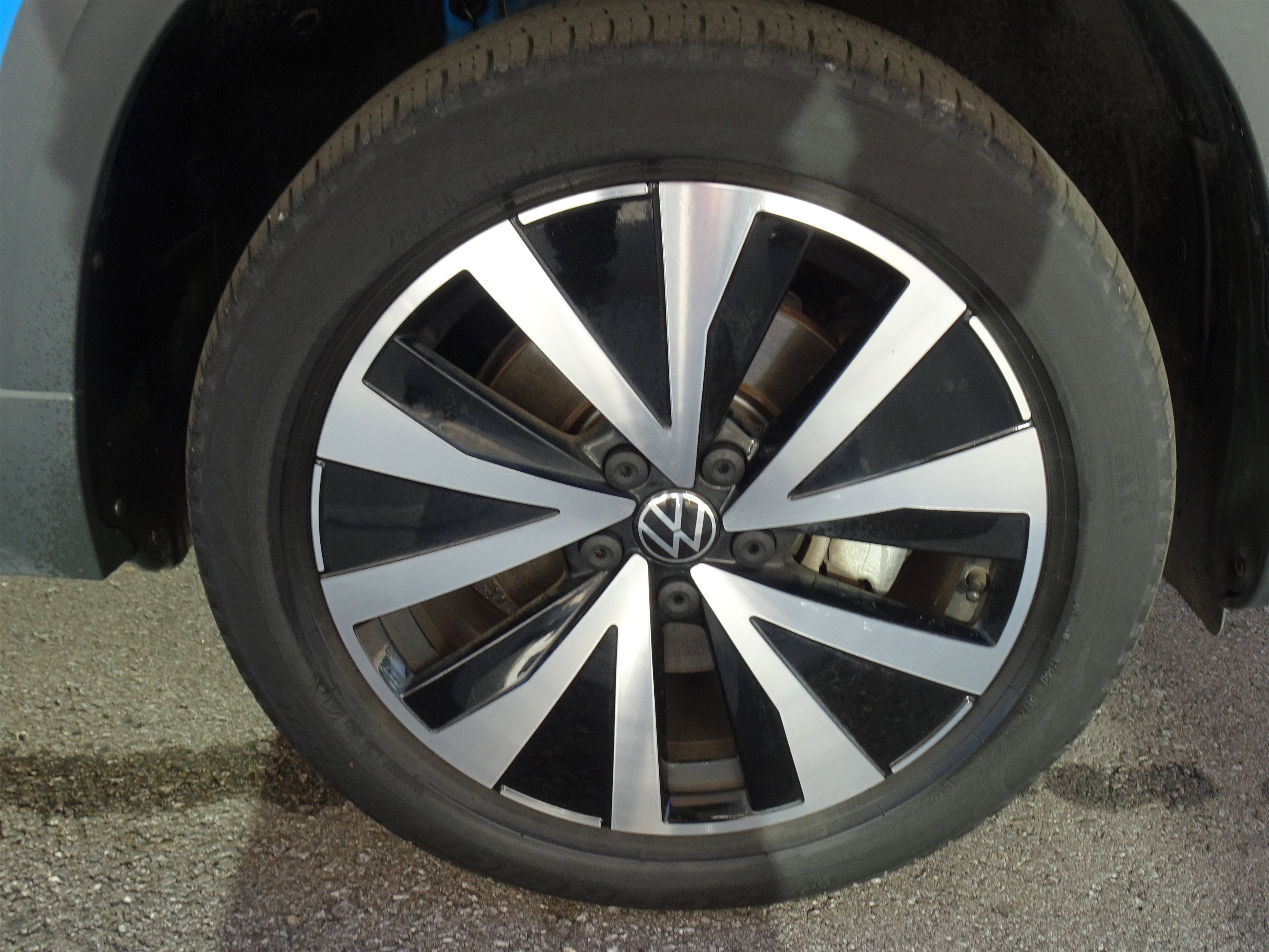 Used 2022 Volkswagen Taos SE w/ Panoramic Sunroof Package image 7