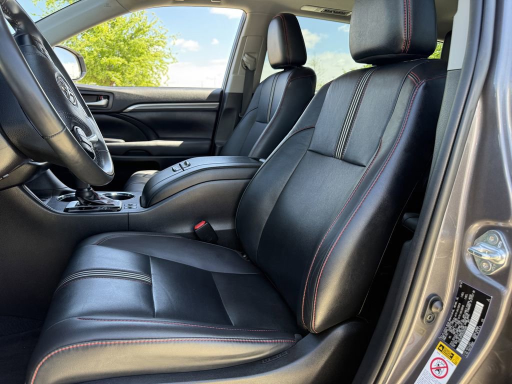 Used 2019 Toyota Highlander SE image 28