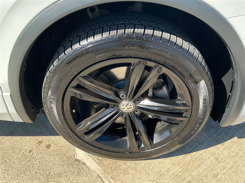 Used 2019 Volkswagen Tiguan SEL Premium R-Line AWD/4WD image 21