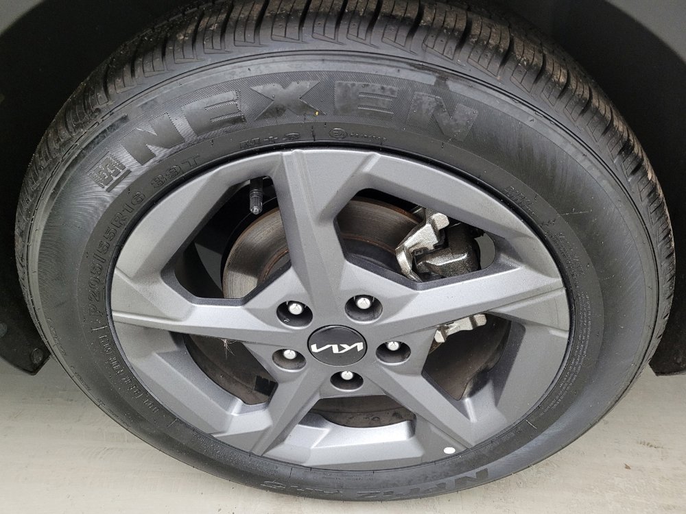 Used 2025 Kia K4 LXS image 31