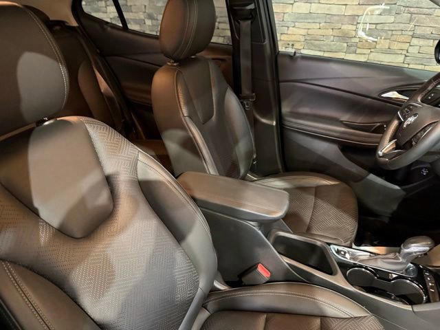Used 2023 Buick Encore GX Essence w/ Sport Touring Package AWD/4WD image 2