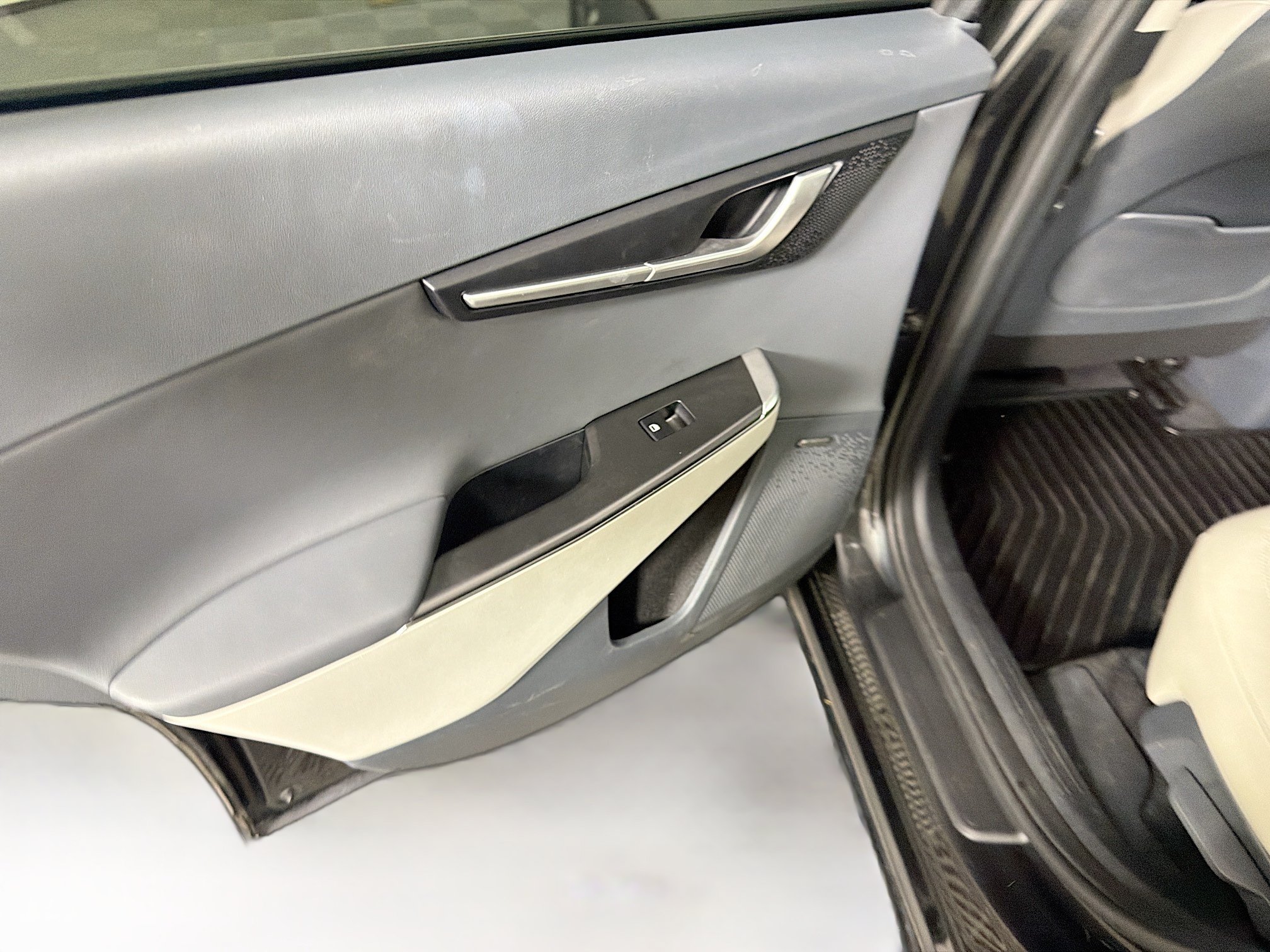 Used 2024 Kia EV6 Wind RWD image 26
