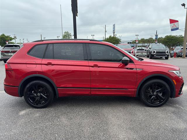 Certified 2024 Volkswagen Tiguan SE R-Line AWD/4WD image 4
