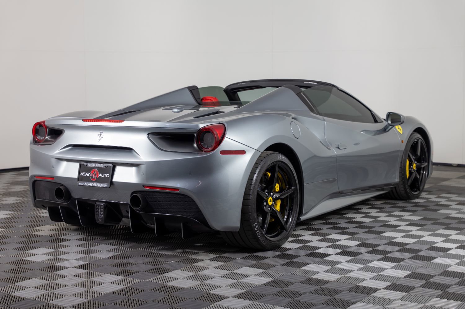 Used 2019 Ferrari 488 Spider image 19