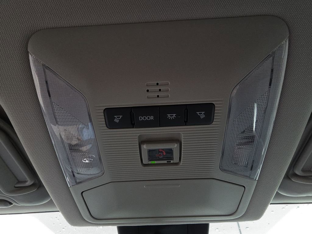 Used 2025 Toyota RAV4 XLE FWD image 24